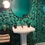 Frumoasa 33 بوخارست